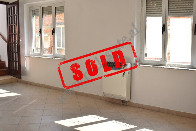 Dupleks ne shitje ne rrugen Musa Agolli, ne zonen e ish Restorant Durresi ne Tirane.
Pozicionohet n